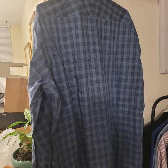 Man's Shirt - Picture 4 of 8